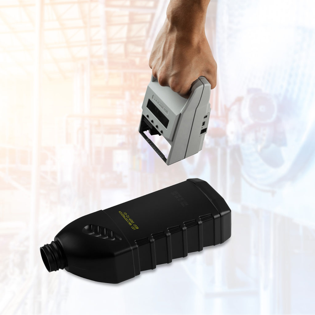 REINER_990-Kunststoff-Flasche-schwarz_HG.jpg-28165-1024x1024